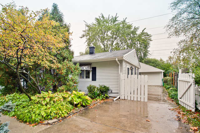 217 E Wayne Pl, Wheeling, IL 60090 photo 2