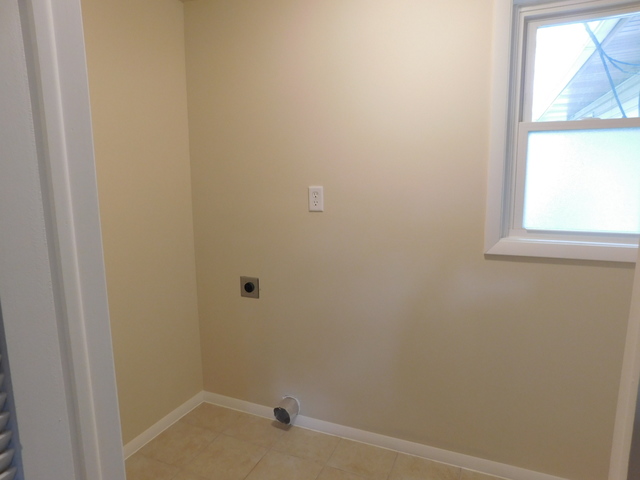 413 Ray May Dr, Joliet, IL 60433 photo 7