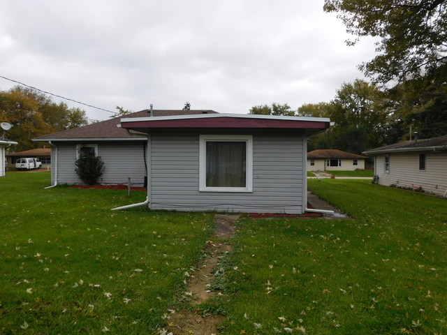 413 Ray May Dr, Joliet, IL 60433 photo 2