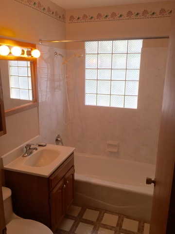 2209 Kirchoff Rd, Rolling Meadows, IL 60008 photo 9