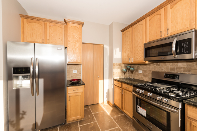 1720 Silver Ridge Dr, Plainfield, IL 60586 photo 4