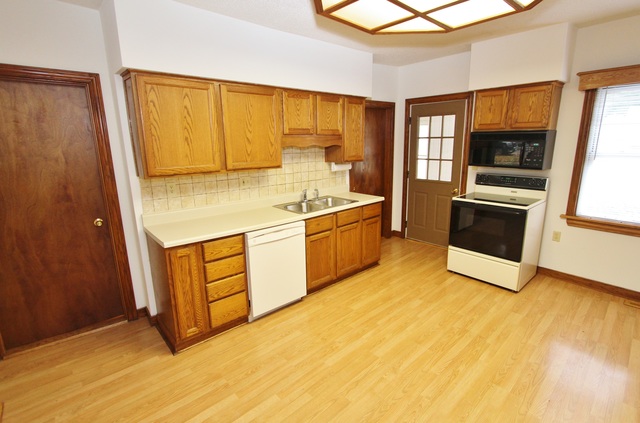 517 E Jackson St, Morris, IL 60450 photo 5