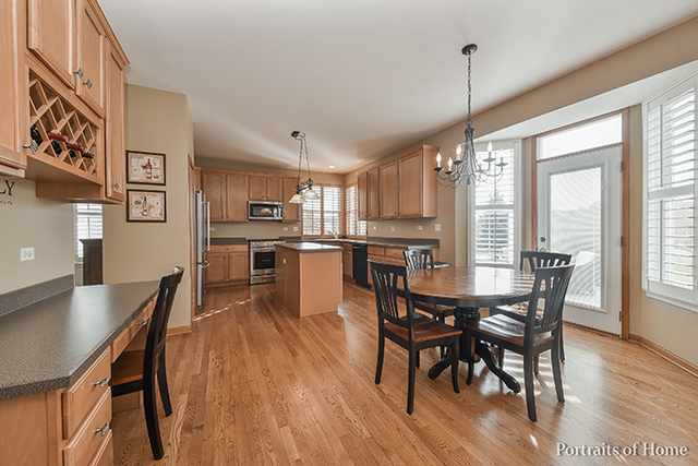 4520 Whitehall Ln, Algonquin, IL 60102 photo 11