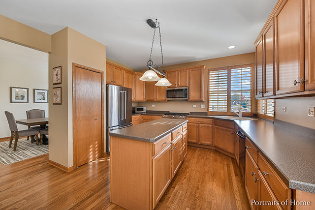 4520 Whitehall Ln, Algonquin, IL 60102 photo 9