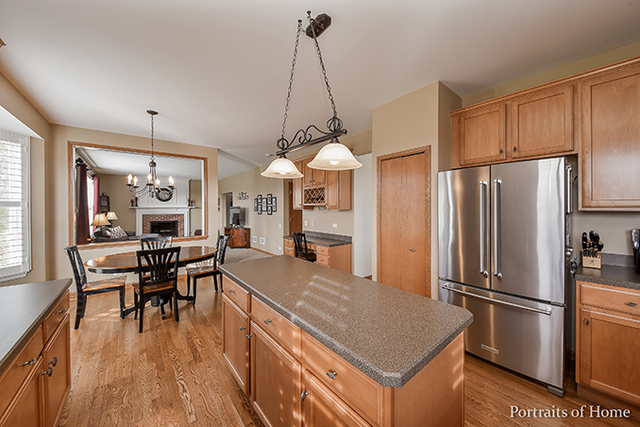 4520 Whitehall Ln, Algonquin, IL 60102 photo 8