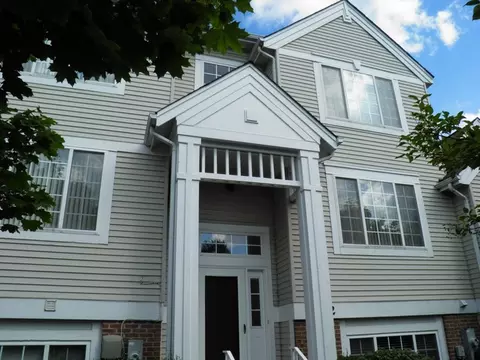 12 Cherbourg Ct, Wheeling, IL 60090 photo 2