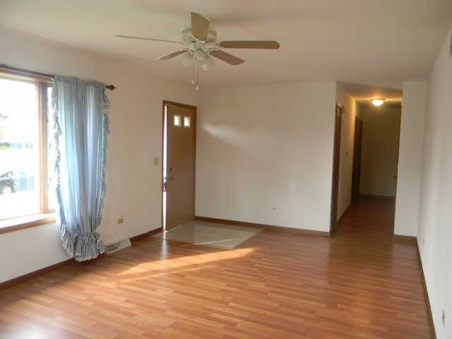 16259 S Peerless Dr, Plainfield, IL 60586 photo 2
