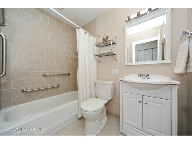 549 Williamsburg Ct #A1, Wheeling, IL 60090 photo 11
