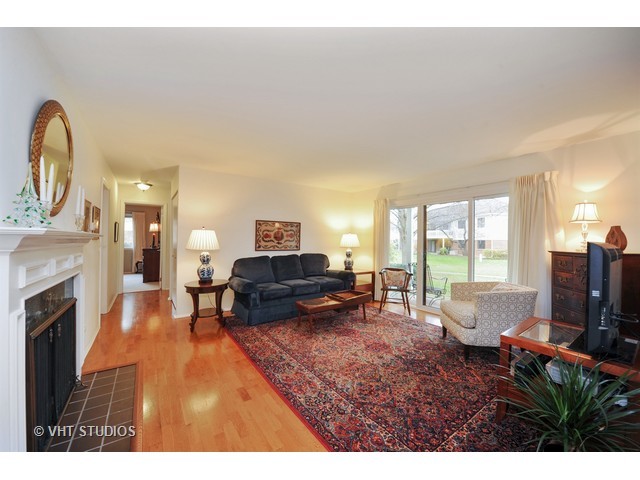 549 Williamsburg Ct #A1, Wheeling, IL 60090 photo 2