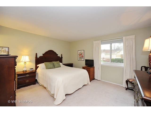 549 Williamsburg Ct #A1, Wheeling, IL 60090 photo 7