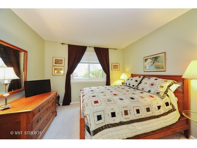 549 Williamsburg Ct #A1, Wheeling, IL 60090 photo 10