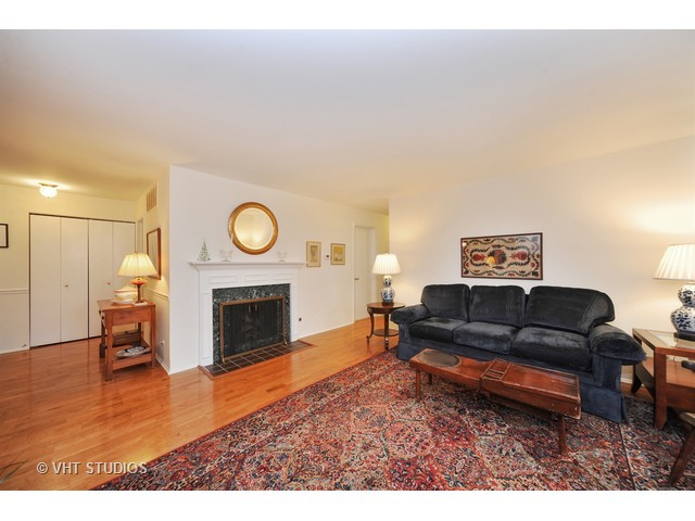 549 Williamsburg Ct #A1, Wheeling, IL 60090 photo 3