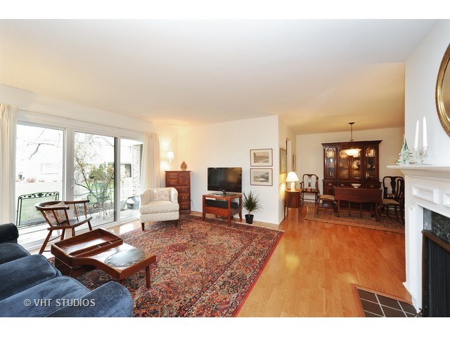 549 Williamsburg Ct #A1, Wheeling, IL 60090 photo 4