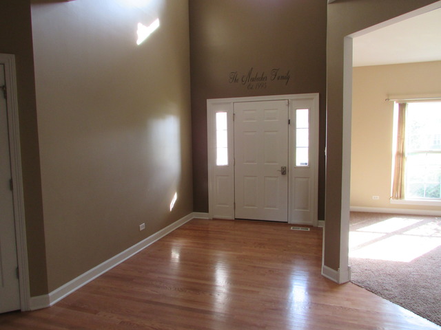2124 Fieldcrest Dr, Bartlett, IL 60103 photo 2
