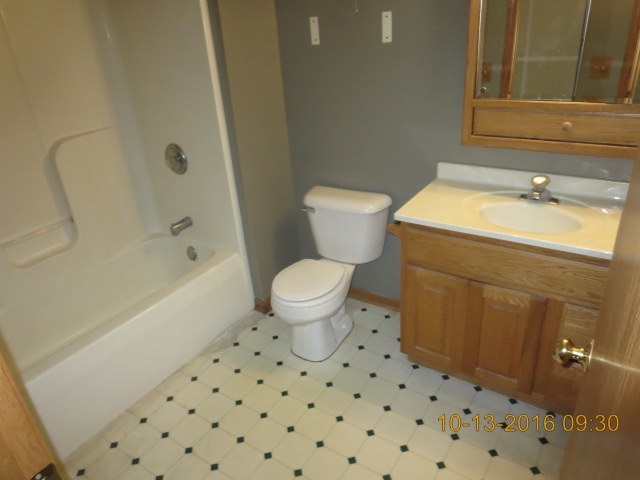 226 Newport Trl, Mchenry, IL 60050 photo 7