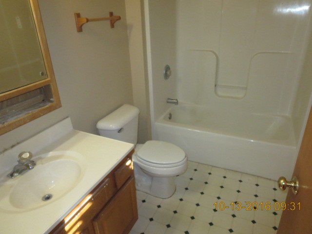 226 Newport Trl, Mchenry, IL 60050 photo 8