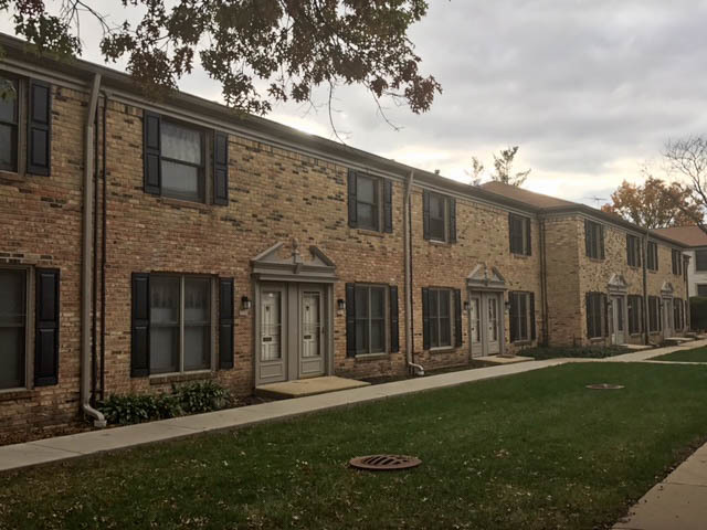 1707 Sessions Walk, Hoffman Estates, IL 60169 photo 2