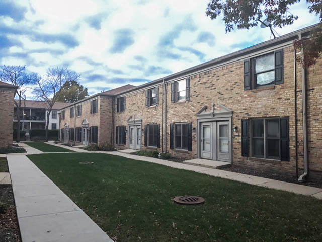 1707 Sessions Walk, Hoffman Estates, IL 60169 photo 1