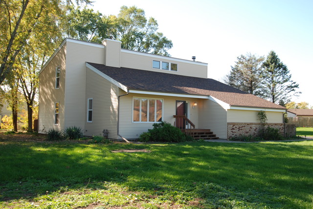 4091 Montclair Rd, Roscoe, IL 61073 photo 1