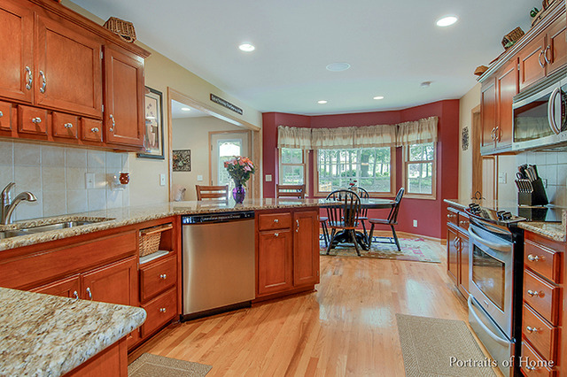 12331 E Mitchel Dr, Plano, IL 60545 photo 6