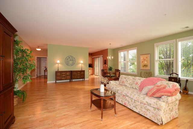 267 E Railroad Ave #202, Bartlett, IL 60103 photo 6