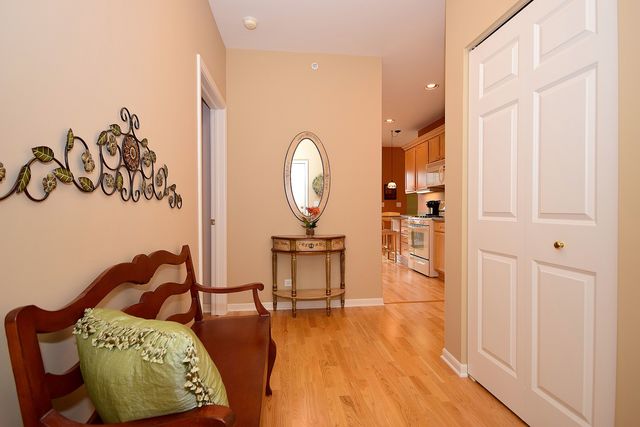 267 E Railroad Ave #202, Bartlett, IL 60103 photo 2