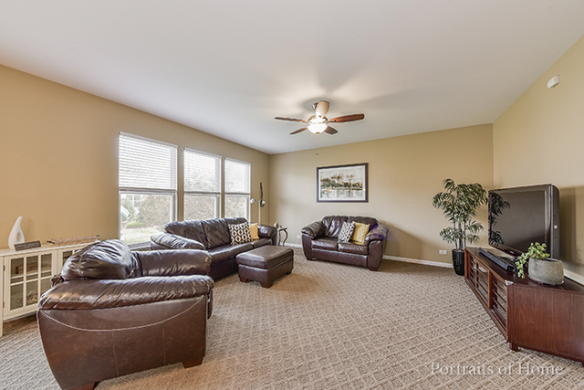 2336 Shenandoah Dr, Aurora, IL 60503 photo 5