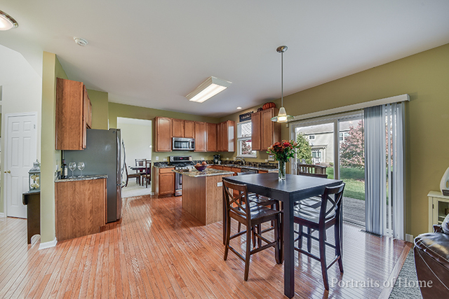 2336 Shenandoah Dr, Aurora, IL 60503 photo 3