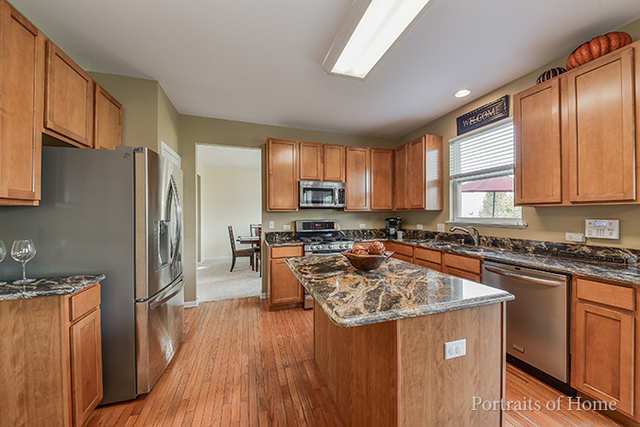 2336 Shenandoah Dr, Aurora, IL 60503 photo 2