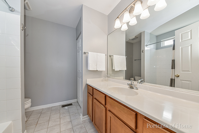 2336 Shenandoah Dr, Aurora, IL 60503 photo 12