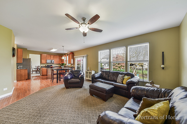 2336 Shenandoah Dr, Aurora, IL 60503 photo 4
