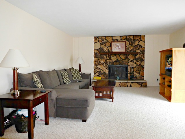7308 Haymaker Ln, Cherry Valley, IL 61016 photo 2
