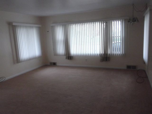 1320 West St, Peru, IL 61354 photo 2