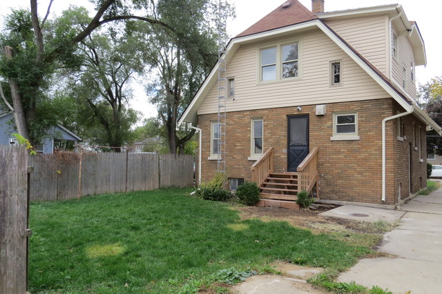 111 Grace Ct, Aurora, IL 60505 photo 2