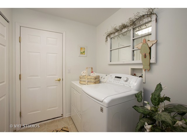 2481 Rolling Ridge Ln, Elgin, IL 60124 photo 12