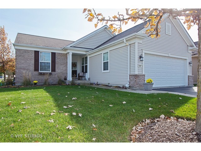 2481 Rolling Ridge Ln, Elgin, IL 60124 photo 1