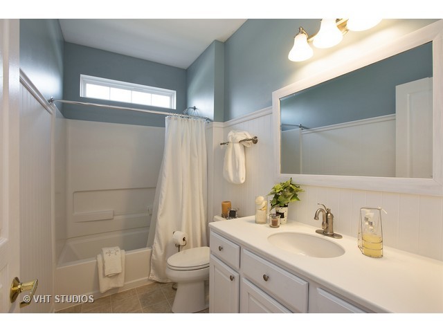 2481 Rolling Ridge Ln, Elgin, IL 60124 photo 11