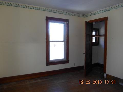 1201 4th St, Peru, IL 61354 photo 8