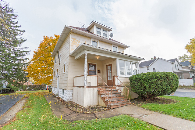 311 S Wheaton Ave, Wheaton, IL 60187 photo 2