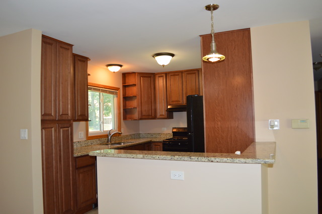 230 Flagstaff Ln, Hoffman Estates, IL 60169 photo 4