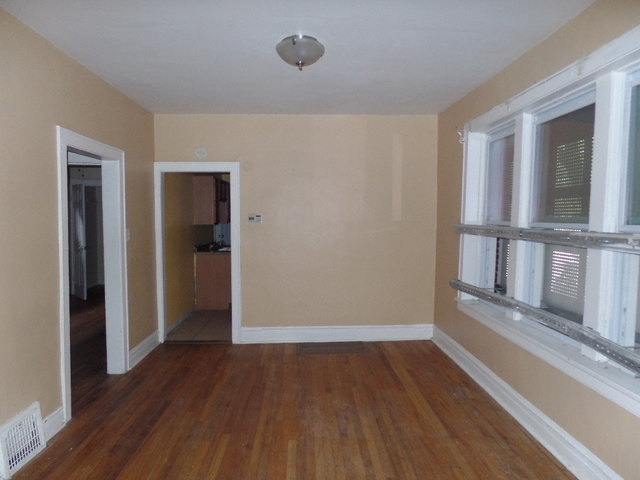 7700 S Champlain Ave, Chicago, IL 60619 photo 4