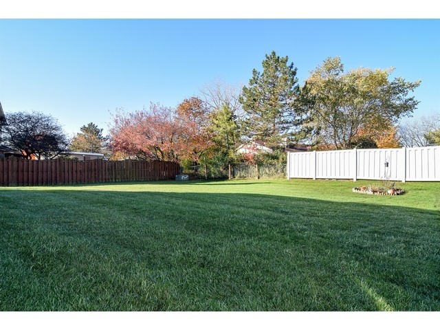 4160 Crimson Dr, Hoffman Estates, IL 60192 photo 14