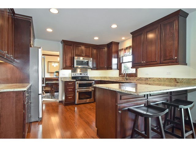 4160 Crimson Dr, Hoffman Estates, IL 60192 photo 2