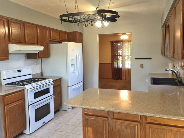 940 Thickett Trl, Roscoe, IL 61073 photo 6