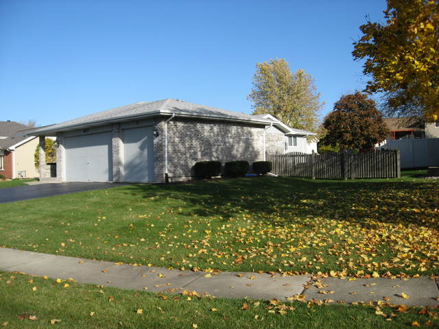 16537 Spangler Rd, Plainfield, IL 60586 photo 2