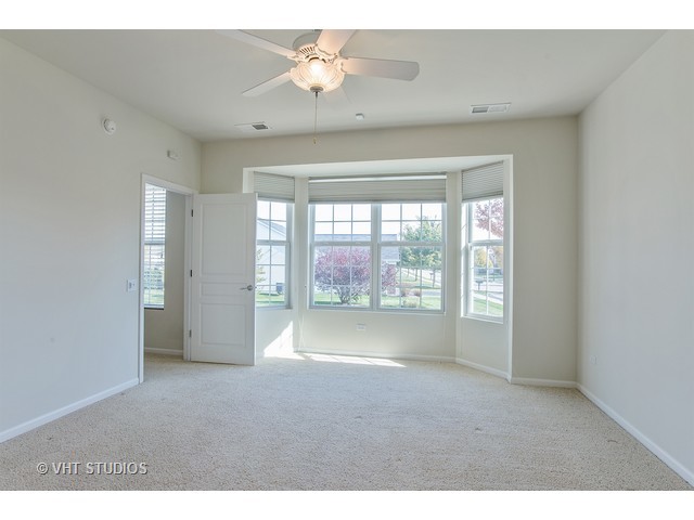2857 Edgewater Dr, Elgin, IL 60124 photo 5
