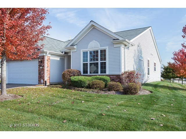 2857 Edgewater Dr, Elgin, IL 60124 photo 1