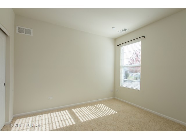 2857 Edgewater Dr, Elgin, IL 60124 photo 7