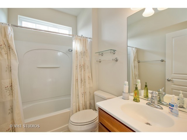 2857 Edgewater Dr, Elgin, IL 60124 photo 8