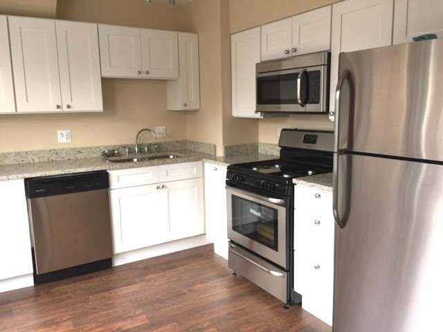 1451 E Algonquin Rd, Des Plaines, IL 60016 photo 4